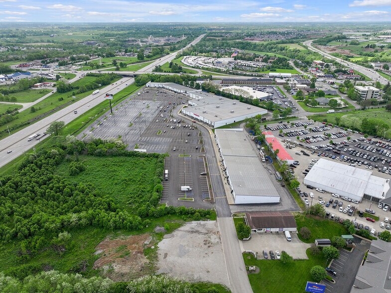 More Photos Of 401 Outlet Center Dr, Georgetown General Retail For Lease