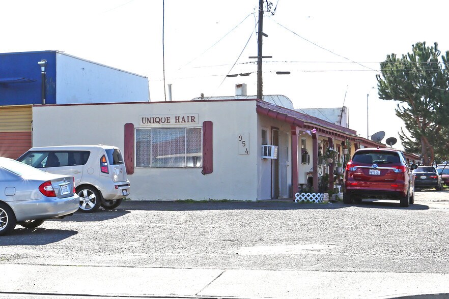 More Photos Of 954 Broadway Ave, Atwater Freestanding For Lease