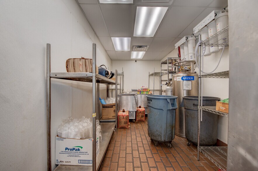 More Photos Of 2209 Circle Dr W, Spirit Lake Fast Food For Sale