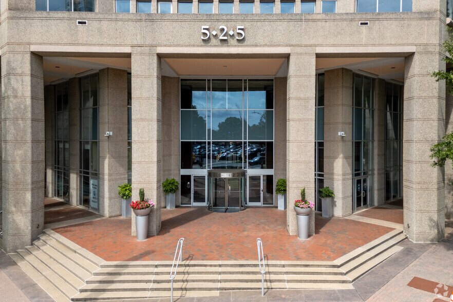 More Photos Of 525 N Tryon St, Charlotte Office For Lease