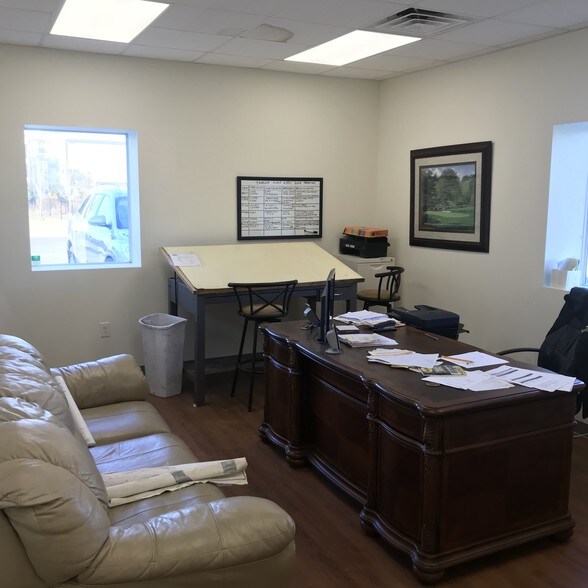 More Photos Of 128 Pipemakers Cir, Pooler Light Distribution For Lease