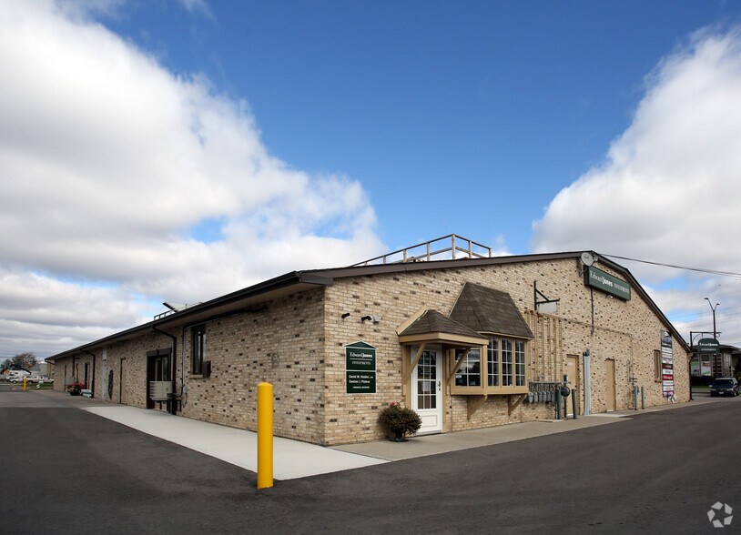More Photos Of 1634 HYDE PARK Rd, London Freestanding For Lease