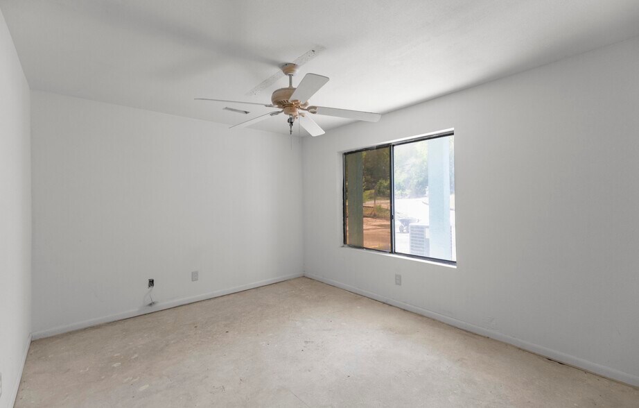 More Photos Of 1010 N Eufaula Ave, Eufaula Hotel For Sale