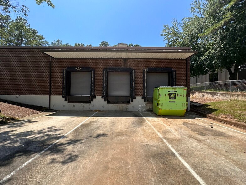 More Photos Of 5601 Spring Ct, Raleigh Flex For Lease