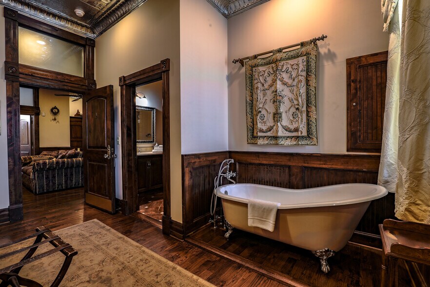 More Photos Of 119 N Main St, Jacksboro Hospitality For Sale