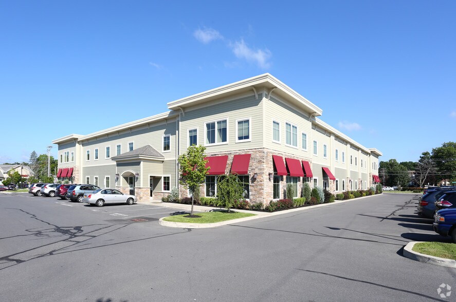 More Photos Of 250 Delaware Ave, Delmar Medical For Lease