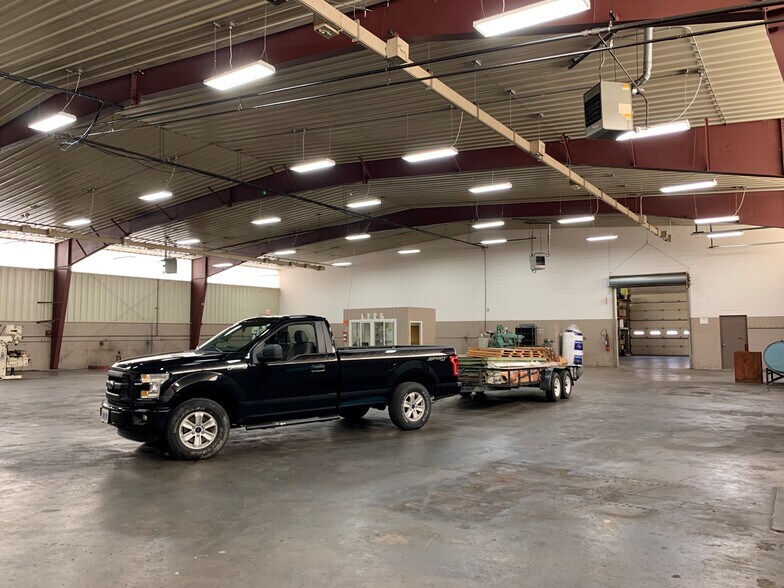 More Photos Of 105 Marc Dr, Cuyahoga Falls Warehouse For Lease