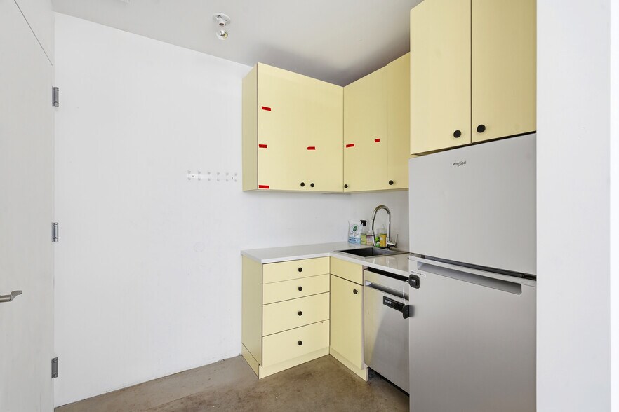 More Photos Of 260 Bowery, New York Apartments For Lease
