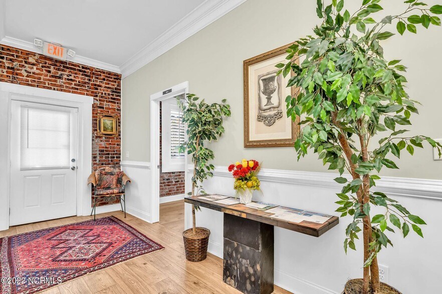 More Photos Of 803 Dawson St, Wilmington Storefront Retail Office For Sale