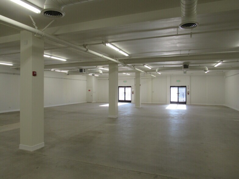 More Photos Of 16424 Victor St, Victorville Freestanding For Sale