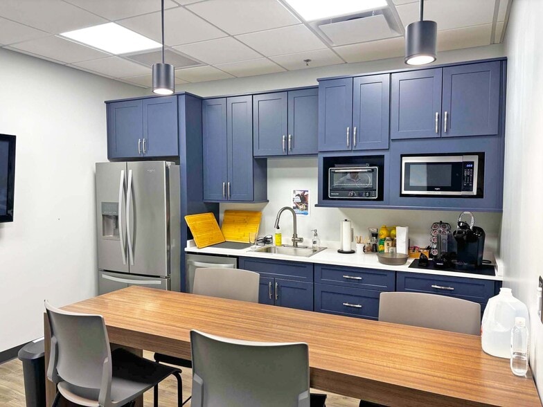 More Photos Of 1061 Technology Dr, West Columbia Flex For Sale