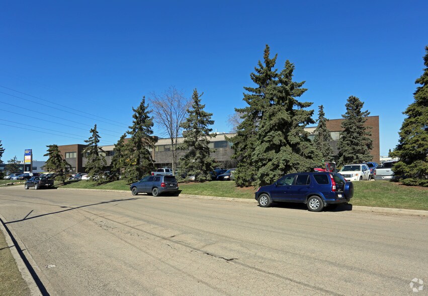 More Photos Of 9640-9644 54th Ave NW, Edmonton Office For Lease