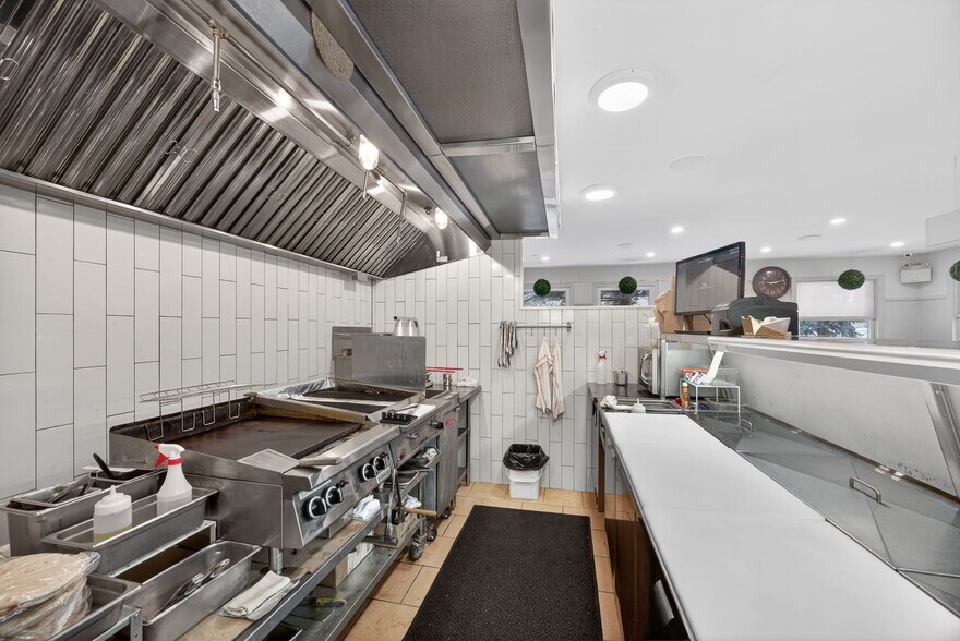 More Photos Of 56 Yonge St S, Springwater Fast Food For Sale