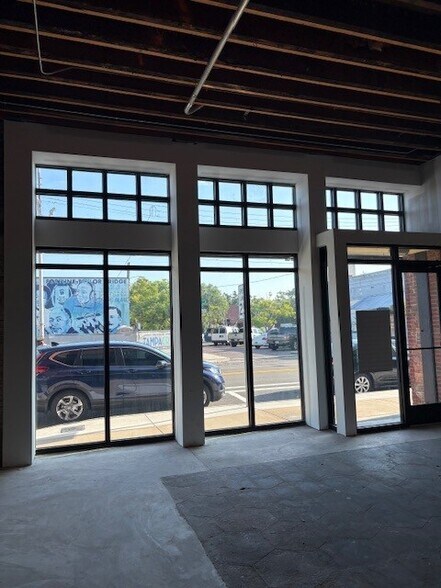 More Photos Of 2144 W Main St, Tampa Office For Lease