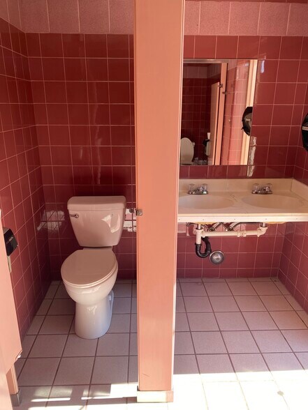 More Photos Of 630 W 17th Pl, Tempe Schools For Lease