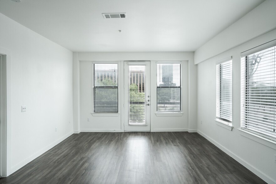 More Photos Of 127 E Riverside Dr, Austin Apartments For Lease