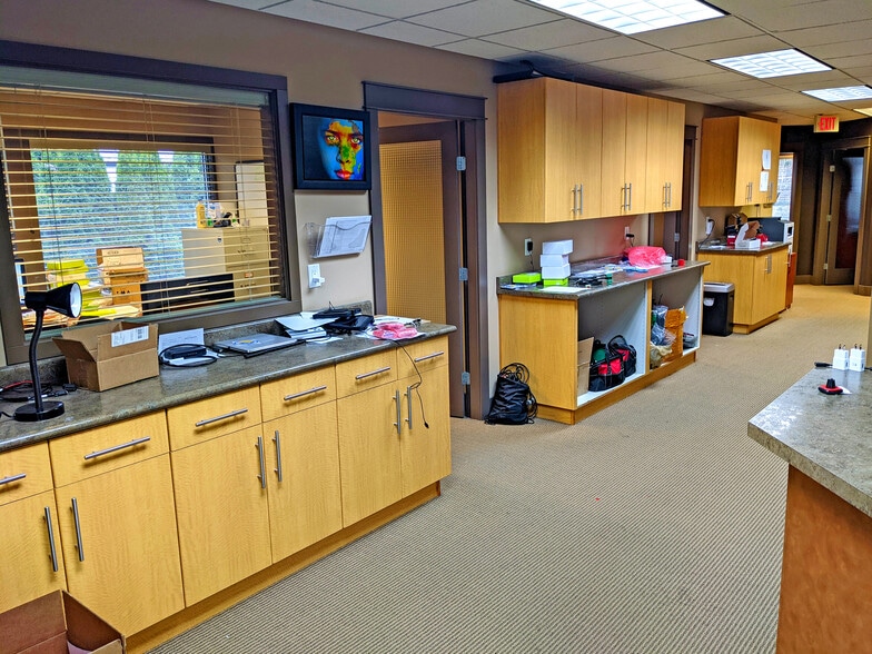 More Photos Of 2200 West Railway St, Abbotsford Light Manufacturing For Lease