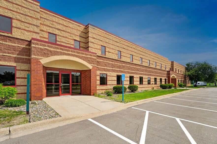 More Photos Of 1701-1719 NE Broadway St, Minneapolis Light Manufacturing For Lease