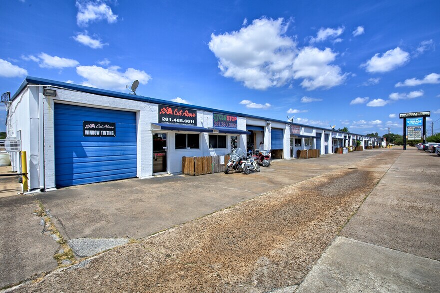 More Photos Of 15502 Old Galveston Rd, Webster Light Manufacturing For Lease