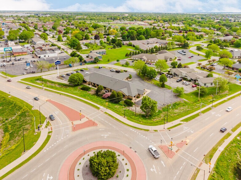 More Photos Of 1875 West Pointe Dr, Oshkosh Medical For Sale