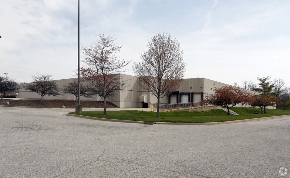 More Photos Of 8448 Center Run Dr, Indianapolis Freestanding For Sale