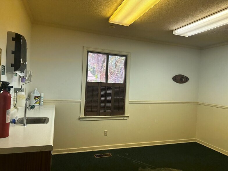 More Photos Of 115 W Park Ave, Valdosta Specialty For Sale