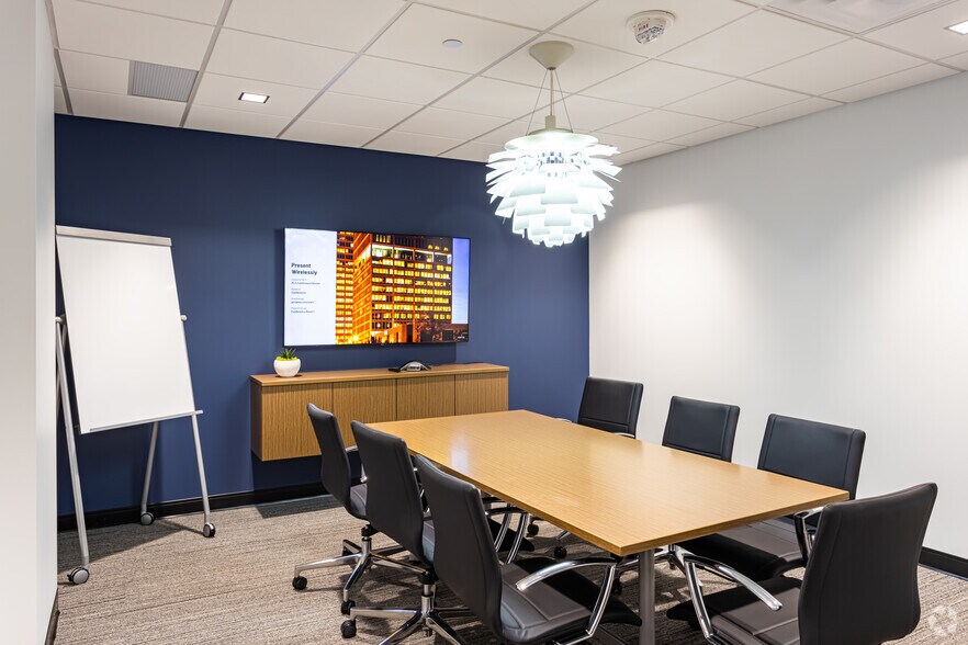 More Photos Of 7701 Forsyth Blvd, Clayton Office For Lease