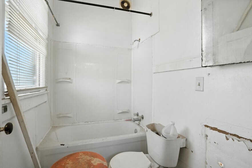 More Photos Of 1614 W 3rd St, Davenport Apartments For Sale