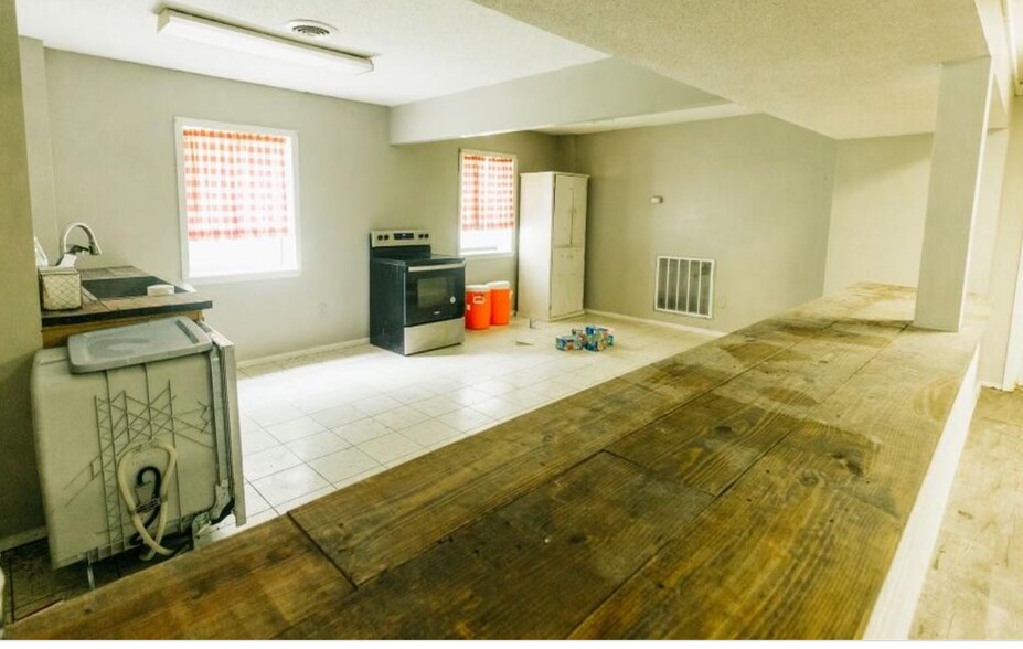 More Photos Of 1689 Southwood Dr, Iuka Flex For Sale