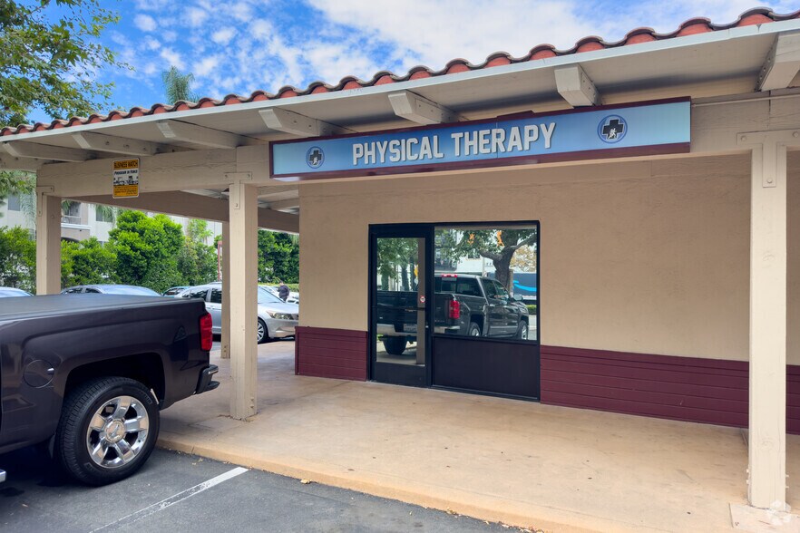 More Photos Of 1111 W Town and Country Rd, Orange Business Park For Lease