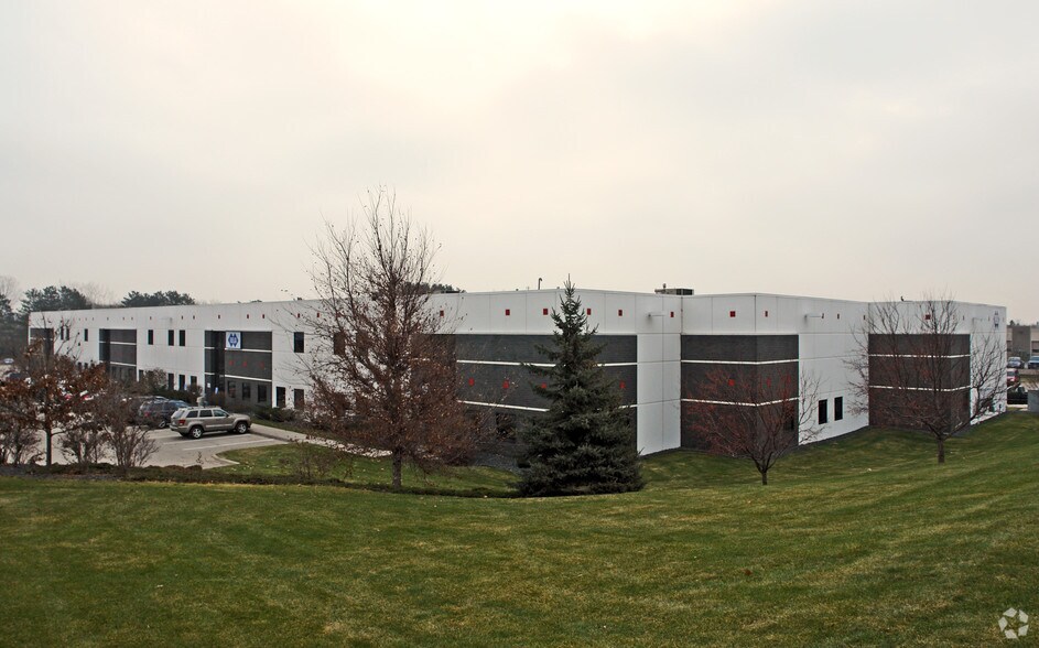 More Photos Of 7433-7447 4th St N, Oakdale Flex For Sale