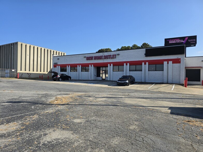 More Photos Of 4901 Old National Hwy, College Park Showroom For Lease