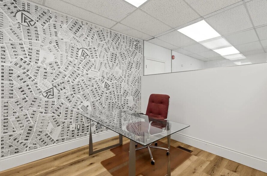 More Photos Of 696 Hamilton Rd, London Office For Lease