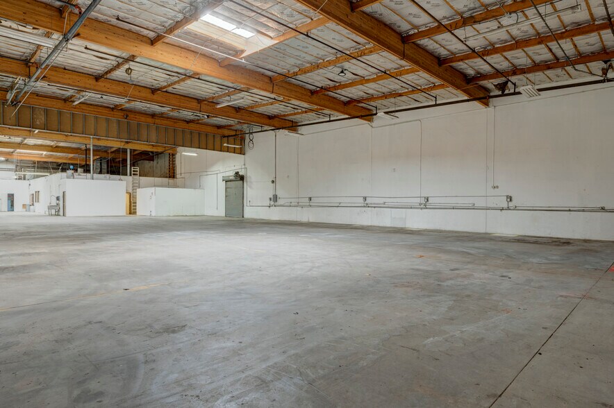 More Photos Of 575-585 Reactor Way, Reno Distribution For Lease