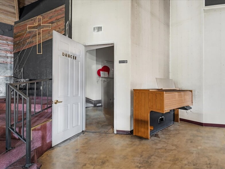 More Photos Of 4630 Palm Beach Blvd, Fort Myers Religious Facility For Sale