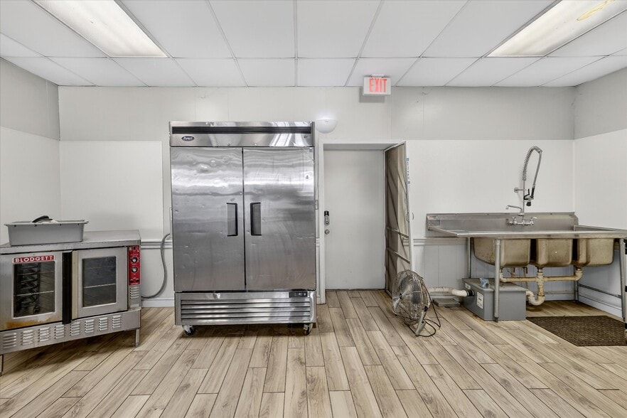 More Photos Of 135 E Main St, Woodville Storefront Retail Residential For Sale