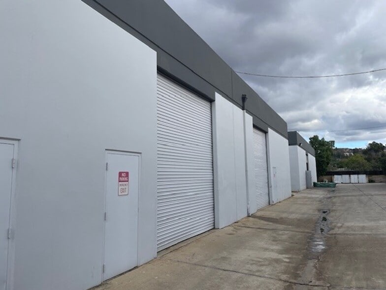 More Photos Of 10207 Buena Vista Ave, Santee Warehouse For Lease