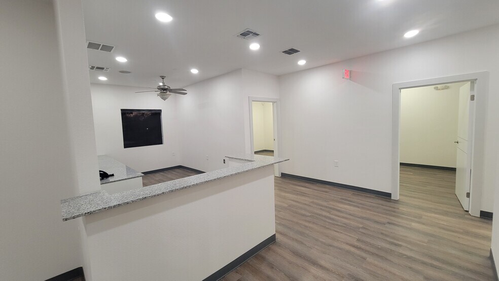 Primary Photo Of 1116 E Walnut St, Seguin Medical For Lease