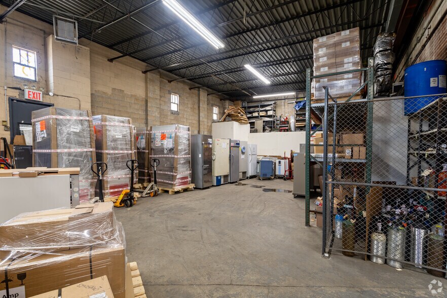 More Photos Of 8805 76th Ave, Glendale Warehouse For Sale