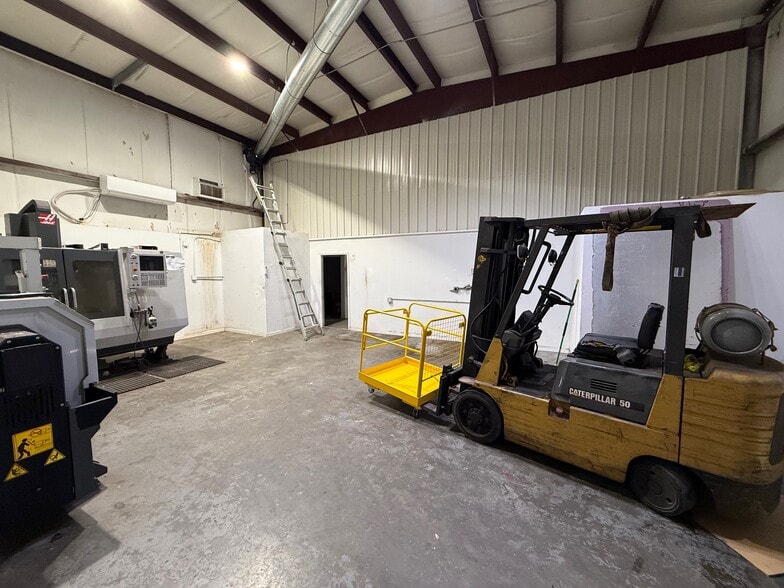 More Photos Of 2532 Hibiscus Dr, Edgewater Warehouse For Sale