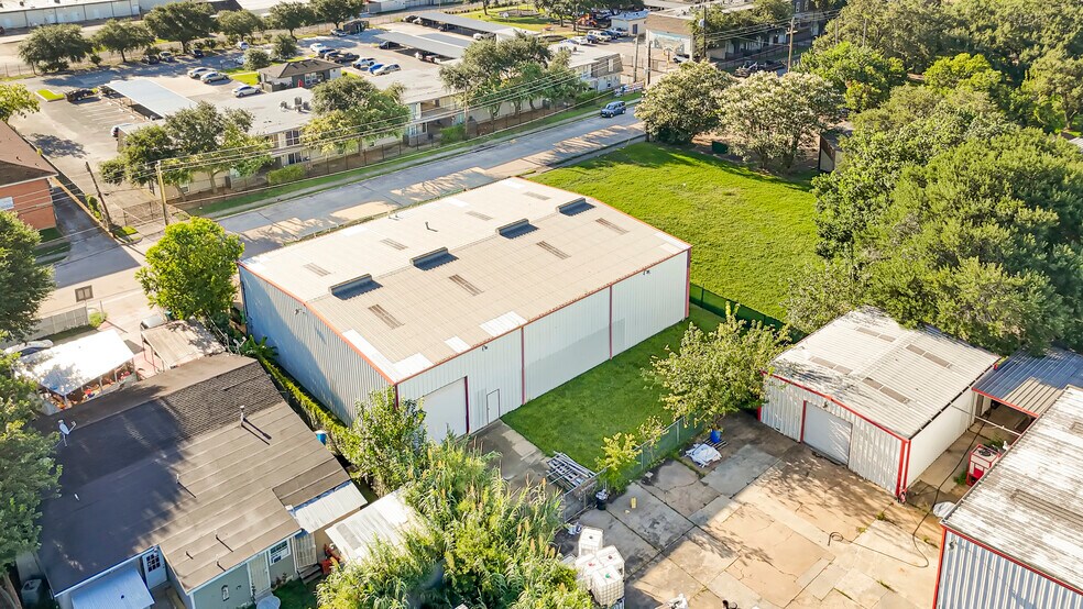 More Photos Of 1106 Witter St, Pasadena Industrial For Sale