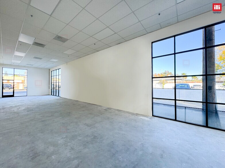 More Photos Of 10700 Balboa Blvd, Granada Hills Storefront For Lease