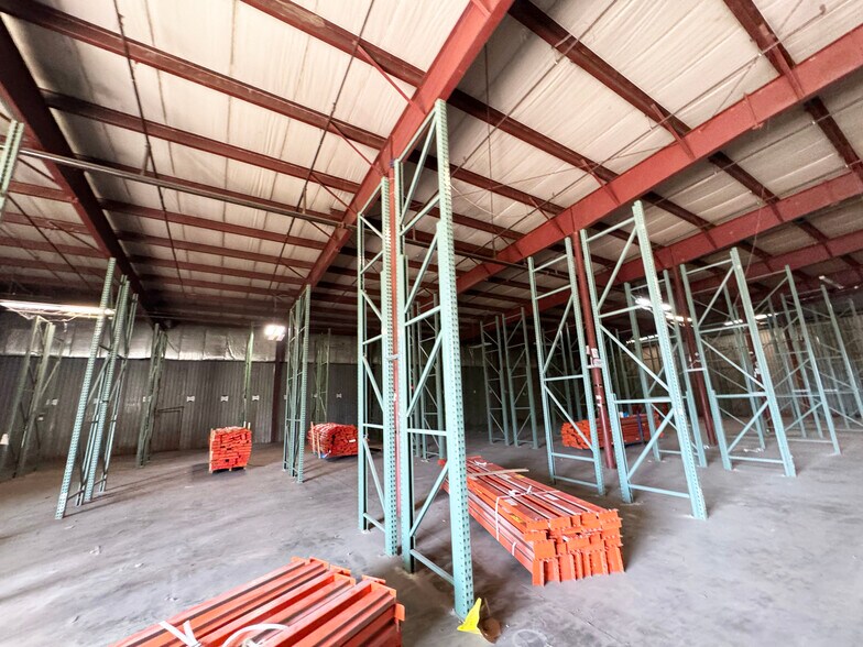 More Photos Of 14 Kraft Ave, Albany Warehouse For Lease