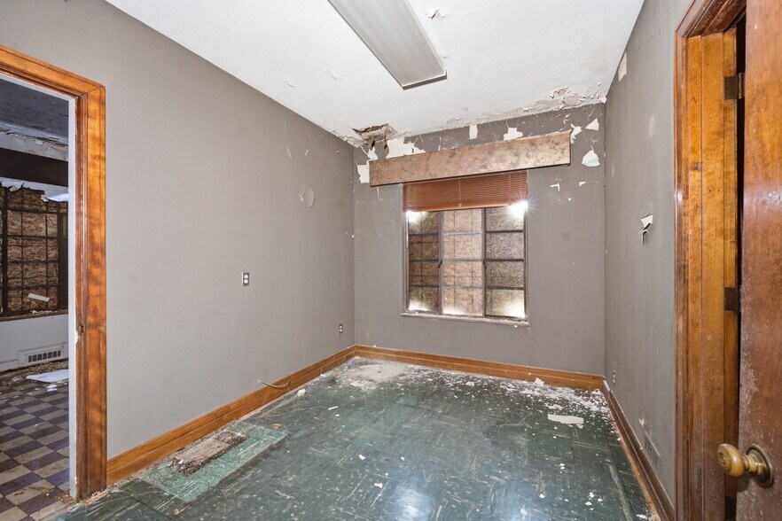 More Photos Of 2575 Cleveland Ave, Columbus Office For Sale