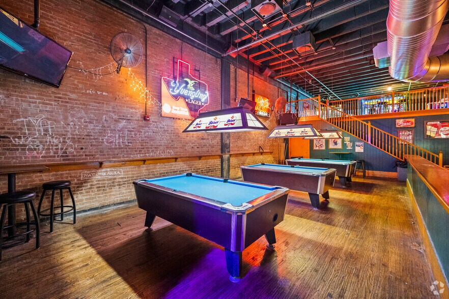More Photos Of 611 Houston St, Fort Worth Bar For Lease