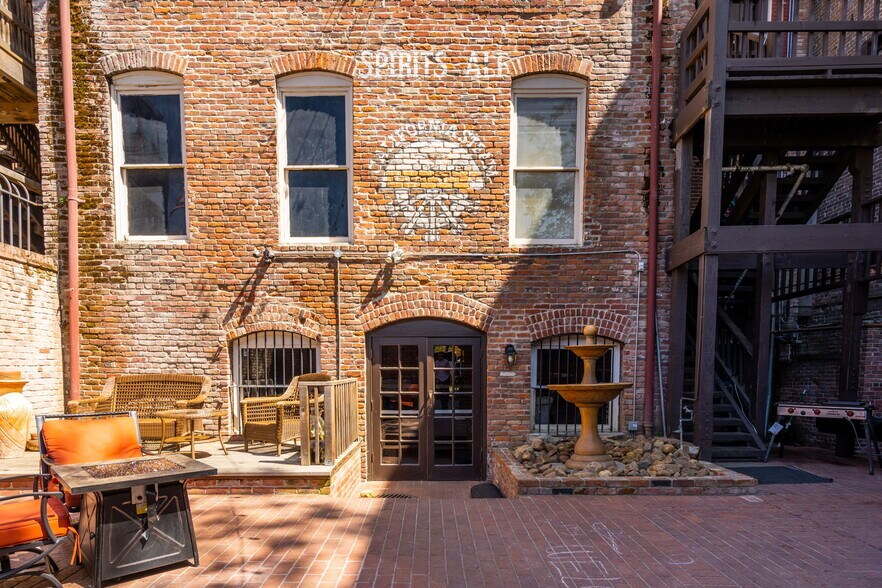 More Photos Of 910 2nd St, Sacramento Bar For Sale