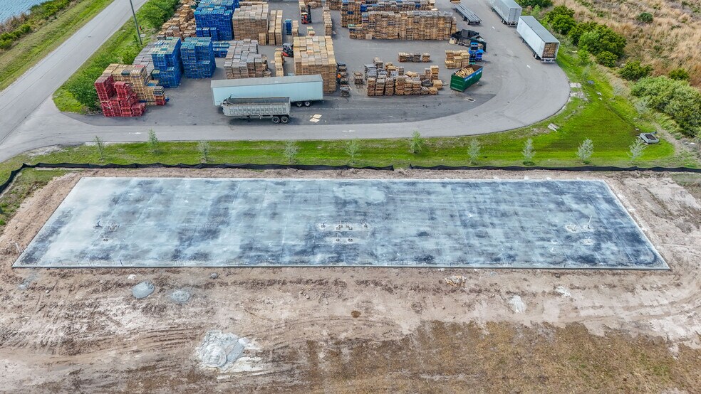 More Photos Of 8429 Northup dr, Punta Gorda Industrial For Lease