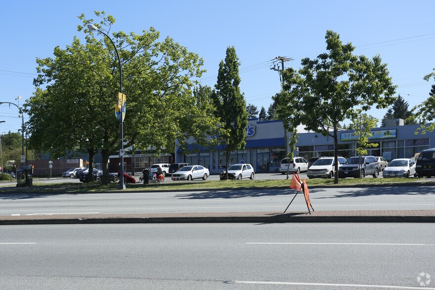 More Photos Of 10790 King George Blvd, Surrey Storefront For Lease