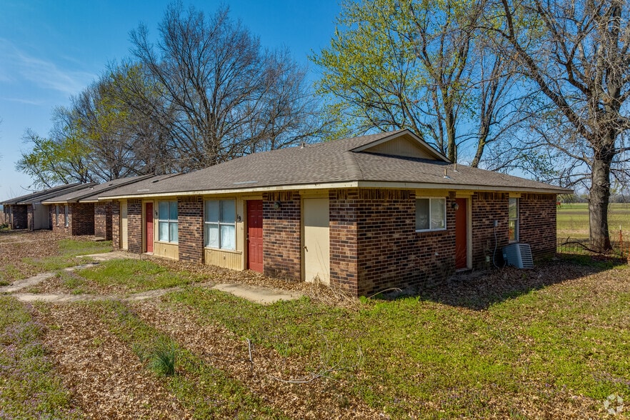 More Photos Of 100 W. Oak St., Webbers Falls Apartments For Sale