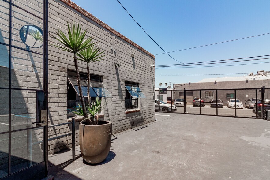 More Photos Of 5920-5924 Blackwelder St, Culver City Office For Lease
